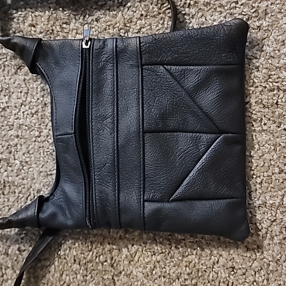 RAIDERS Leather cross body with tons of pockets - Picture 5 of 5